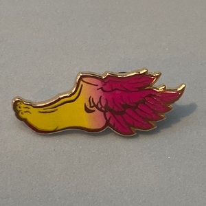 Pintrill foot with wings lapel pin